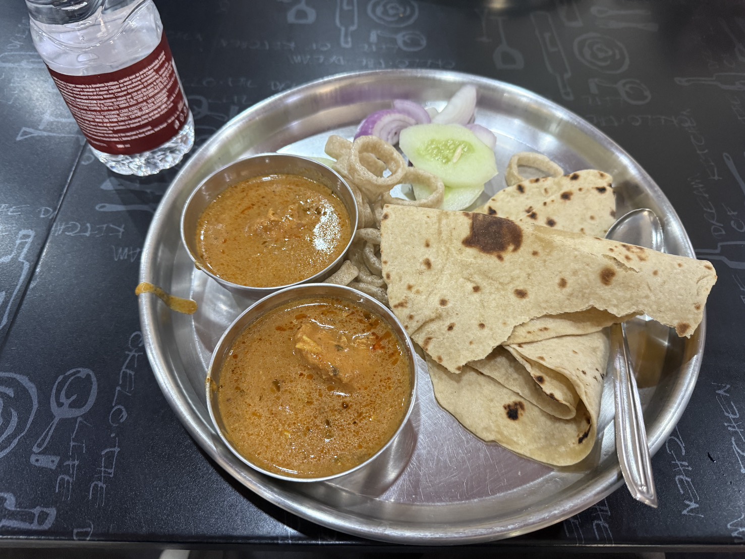 社員食堂で食べたカレーのランチ